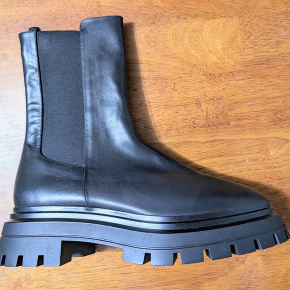 Stuart Weitzman Bedford Chelsea Lug Sole Boots NEW - Picture 6 of 7